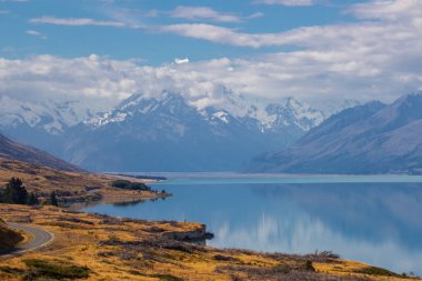 Mount Cook yansıması ile Pukaki Gölü görünümü, Yeni Zelanda