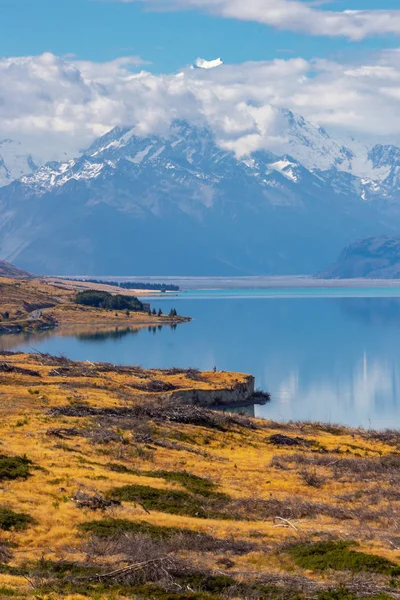 Mount Cook yansıması ile Pukaki Gölü görünümü, Yeni Zelanda — Stok fotoğraf