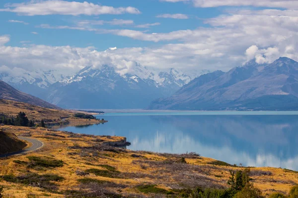 Vista do Lago Pukaki com reflexão Mount Cook, Nova Zelândia — Fotografia de Stock