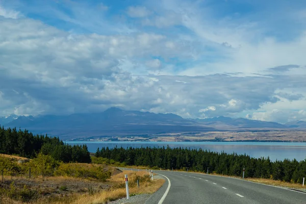 View of Lake Pukaki with Mount Cook reflection, New Zealand — Stock Photo, Image