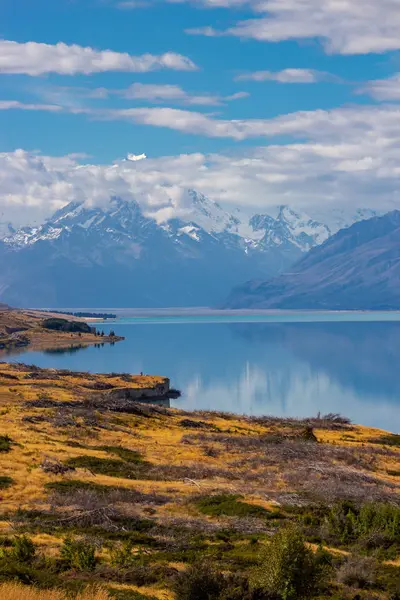 Blick auf den Pukaki-See mit Einfassung Koch Reflexion, Neuseeland — Stockfoto