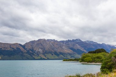 Güney Adası'nda Wakatipu Gölü kuzey ucunun görünümü , Yeni Zelanda