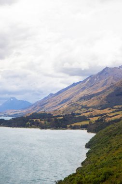 Güney Adası'nda Wakatipu Gölü kuzey ucunun görünümü , Yeni Zelanda