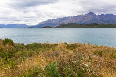Güney Adası'nda Wakatipu Gölü kuzey ucunun görünümü , Yeni Zelanda