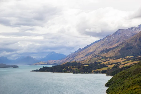 Vista do extremo norte do Lago Wakatipu na Ilha do Sul, Nova Zelândia — Fotografia de Stock