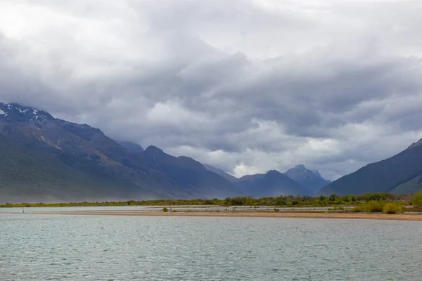 Nordende des Wakatipu-Sees auf der Südinsel, Neuseeland — Stockfoto