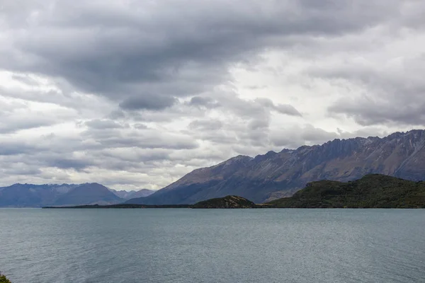 Vista dell'estremità settentrionale del lago Wakatipu nell'isola del Sud, Nuova Zelanda — Foto Stock