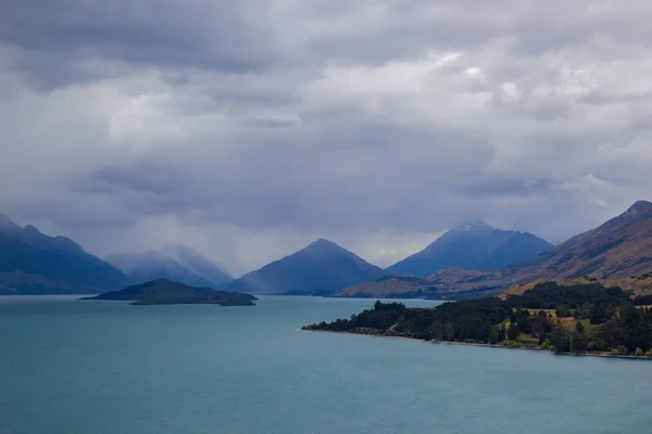 Vista do extremo norte do Lago Wakatipu na Ilha do Sul, Nova Zelândia — Fotografia de Stock
