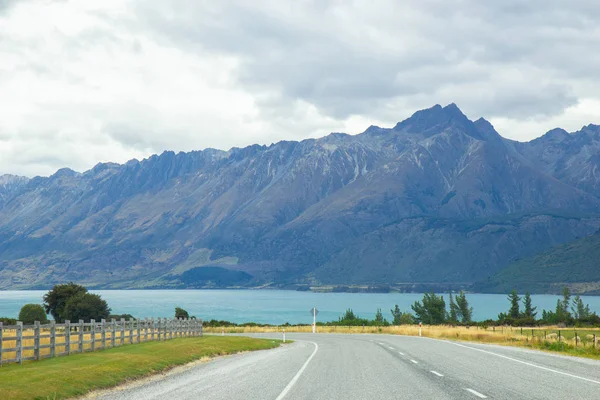 View of northern end of Lake Wakatipu in the South Island , New Zealand — Stock Photo, Image