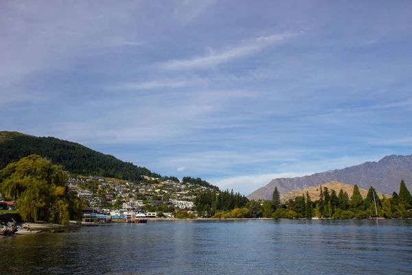 クイーンズタウンのワカティプ湖の湖畔, ニュージーランド — ストック写真