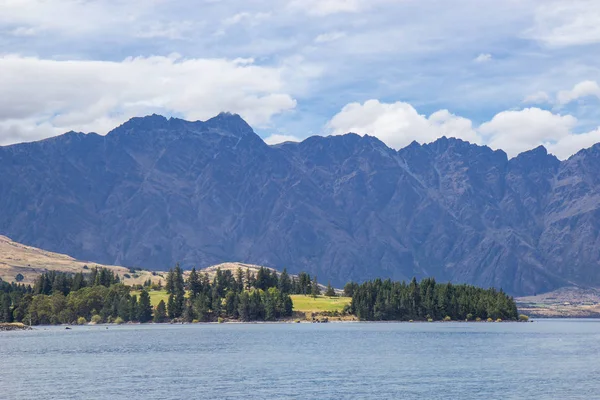 Lakeside do lago Wakatipu em Queenstown, NZ — Fotografia de Stock