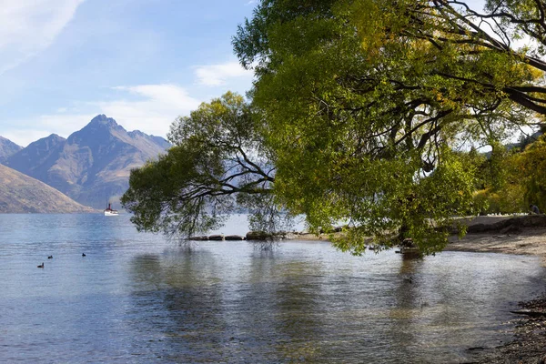 Lagos del lago Wakatipu en Queenstown, Nueva Zelanda — Foto de Stock