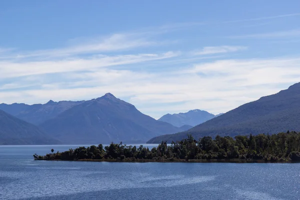 Vista do lago Te Anau, Fiordland, Nova Zelândia — Fotografia de Stock