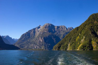 ünlü Mildford Sound, Yeni Zelanda fiyort görünümü