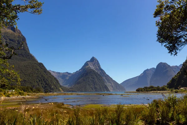 ünlü Mildford Sound, Yeni Zelanda fiyort görünümü