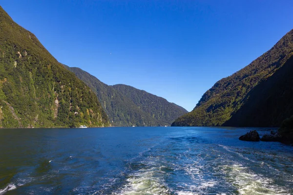 Vista del famoso Mildford Sound, fiordo en Nueva Zelanda — Foto de Stock