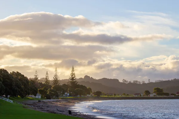 Morgon på Paihia Beach, Bay of Islands, NZ — Stockfoto