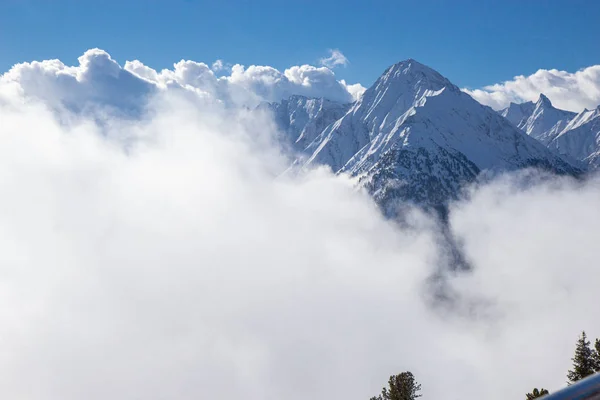 Widok na ośrodek narciarski Mayrhofen, Alpy Austriackie — Zdjęcie stockowe