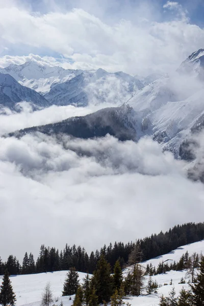 オーストリアアルプスのメイルホーフェンスキーリゾートの眺め — ストック写真