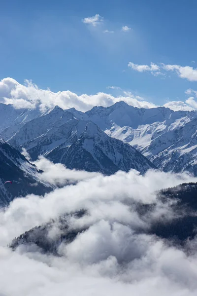 Mayrhofen kayak merkezi görünümü, Avusturya Alpleri — Stok fotoğraf
