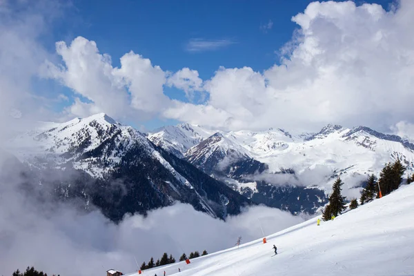 Uitzicht op Mayrhofen Ski Resort, Oostenrijkse Alpen — Stockfoto