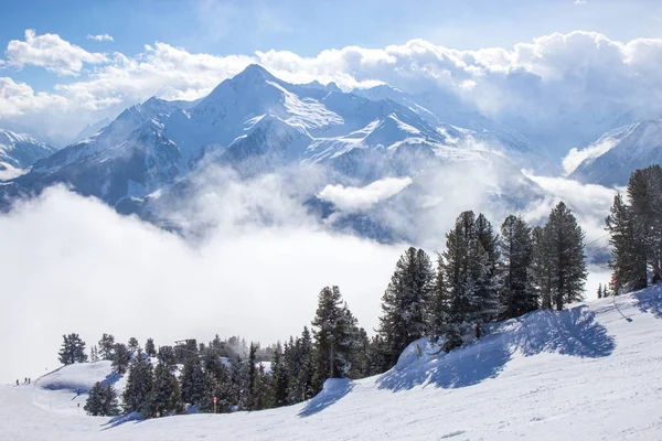 Uitzicht op Mayrhofen Ski Resort, Oostenrijkse Alpen — Stockfoto