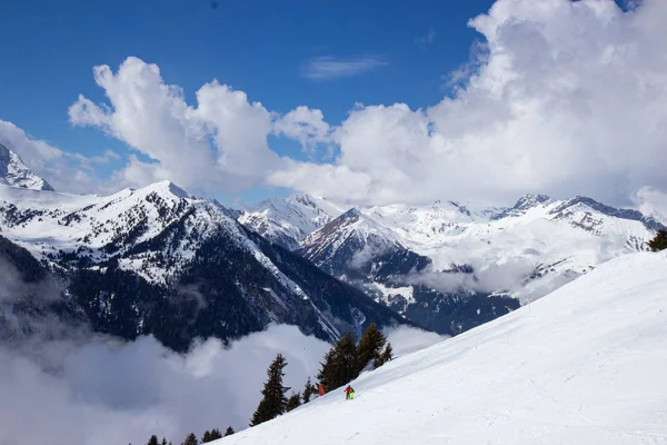 Widok na ośrodek narciarski Mayrhofen, Alpy Austriackie — Zdjęcie stockowe