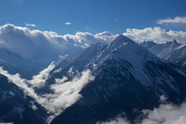 Widok na ośrodek narciarski Mayrhofen, Alpy Austriackie — Zdjęcie stockowe