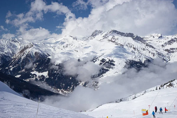 Uitzicht op Mayrhofen Ski Resort, Oostenrijkse Alpen — Stockfoto