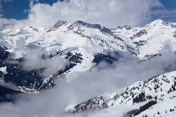 Mayrhofen kayak merkezi görünümü, Avusturya Alpleri — Stok fotoğraf