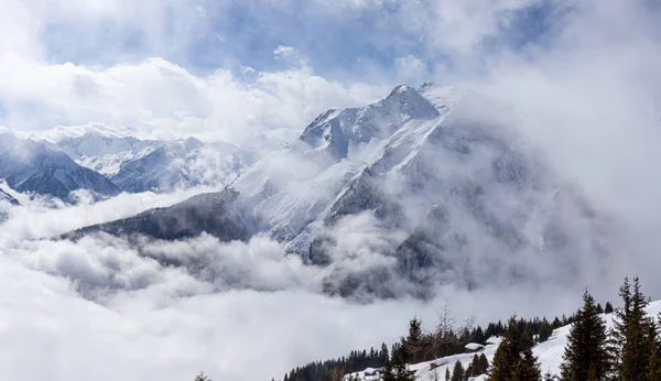 Vista de la estación de esquí de Mayrhofen, Alpes austríacos —  Fotos de Stock