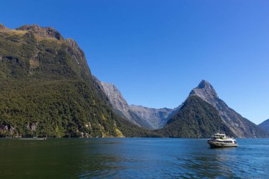 ünlü Mildford Sound, Yeni Zelanda fiyort görünümü