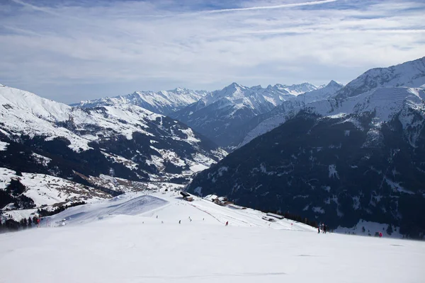 Vista de Mayrhofen estação de esqui no tempo de inverno, Áustria — Fotografia de Stock