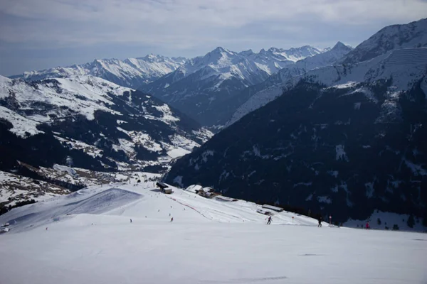 Vista de la estación de esquí de Mayrhofen en invierno, Austria — Foto de Stock
