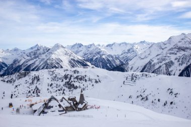 kış aylarında Mayrhofen kayak merkezi görünümü, Avusturya