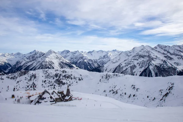 Widok na ośrodek narciarski Mayrhofen w okresie zimowym, Austria — Zdjęcie stockowe