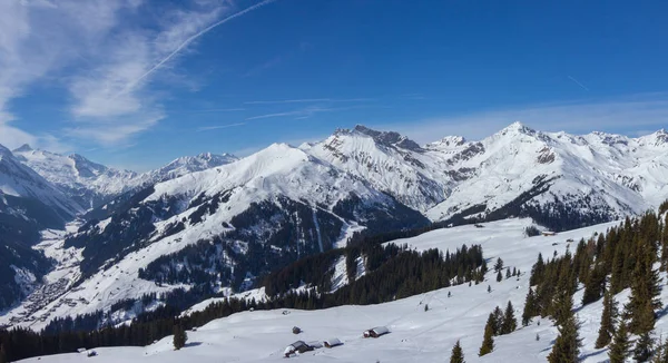 kış aylarında Mayrhofen kayak merkezi görünümü, Avusturya
