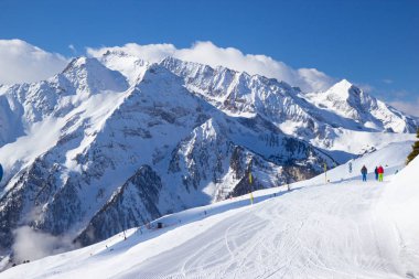 kış aylarında Mayrhofen kayak merkezi görünümü, Avusturya