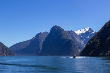 ünlü Mildford Sound, Yeni Zelanda fiyort görünümü
