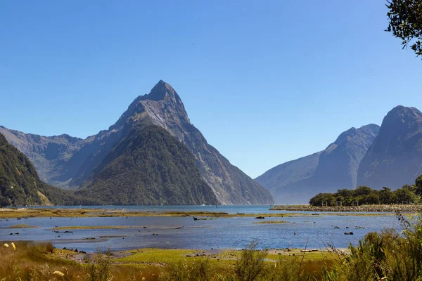ünlü Mildford Sound, Yeni Zelanda fiyort görünümü