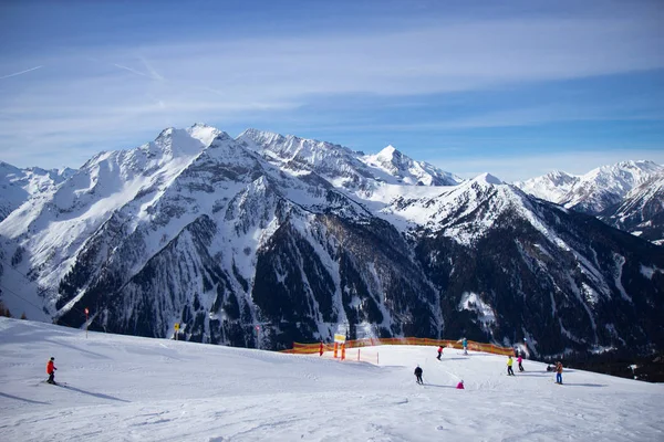 Вид на горнолыжный курорт Майрхофен в зимнее время, Австрия — стоковое фото