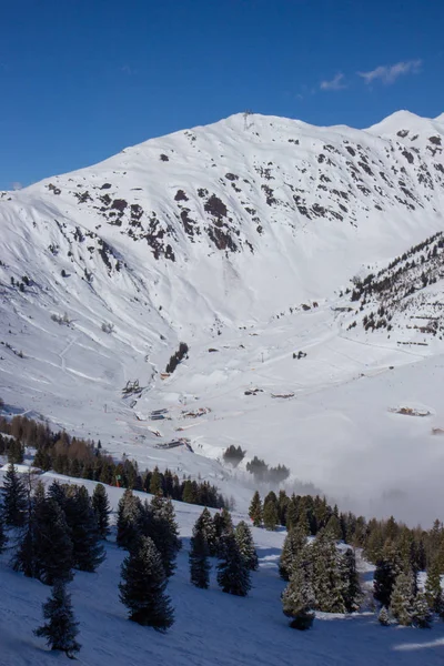 Widok na ośrodek narciarski Mayrhofen w okresie zimowym, Austria — Zdjęcie stockowe