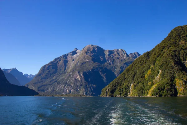 Vista del famoso Mildford Sound, fiordo en Nueva Zelanda — Foto de Stock