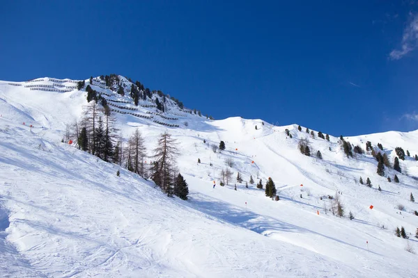 Θέα στο χιονοδρομικό θέρετρο Mayrhofen την χειμερινή ώρα, Αυστρία — Φωτογραφία Αρχείου