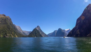 ünlü Mildford Sound, Yeni Zelanda fiyort görünümü