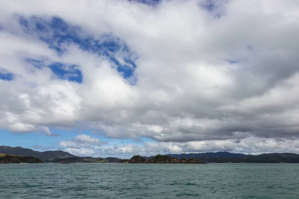 Vista desde el barco de la Bahía de las Islas, Nueva Zelanda — Foto de Stock