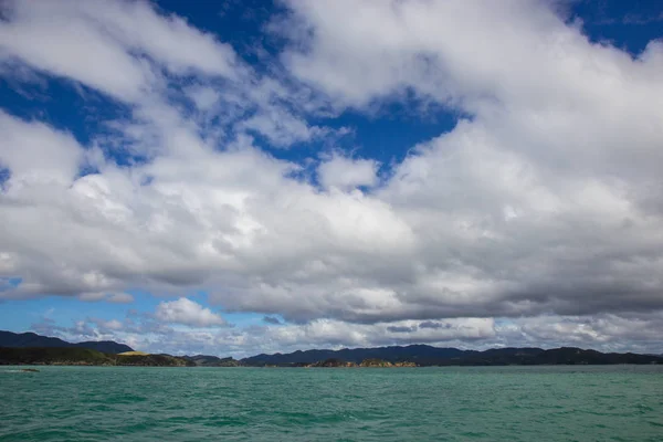 Vista de barco da Baía das Ilhas, Nova Zelândia — Fotografia de Stock