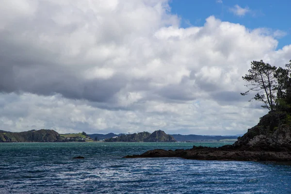 Vista desde el barco de la Bahía de las Islas, Nueva Zelanda — Foto de Stock