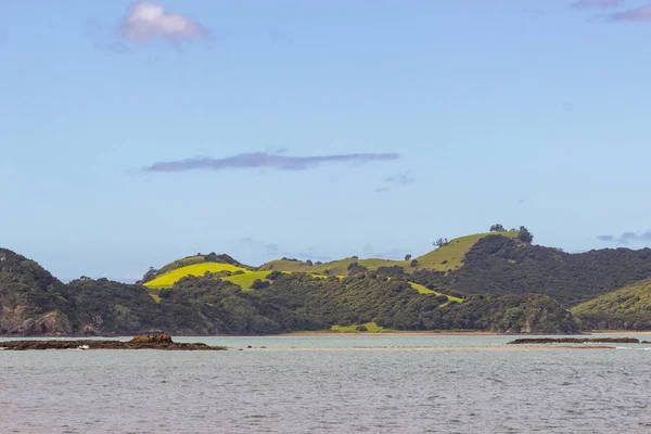 从新西兰群岛湾船视图 — 图库照片