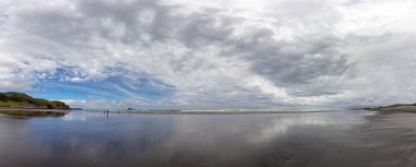 Muriwai Regional Park'ın panoramik manzarası, Yeni Zelanda